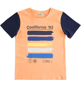 T-shirt bambino con stampa colorata e maniche a contrasto ido