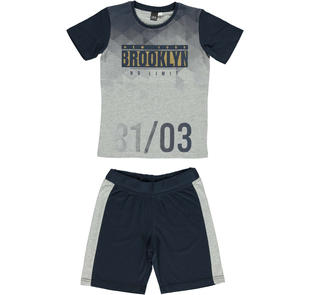 Completo sportivo t-shirt e pantalone corto tema Brooklyn ido