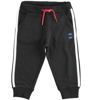 Pantalone in felpa 100% cotone con bande laterali e badge  NERO-0658