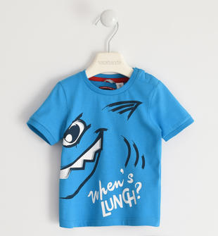 Simpaticissima t-shirt con squalo affamato 