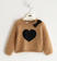 Maglia in tricot a filato lungo con cuore ido			BISCUIT-0945